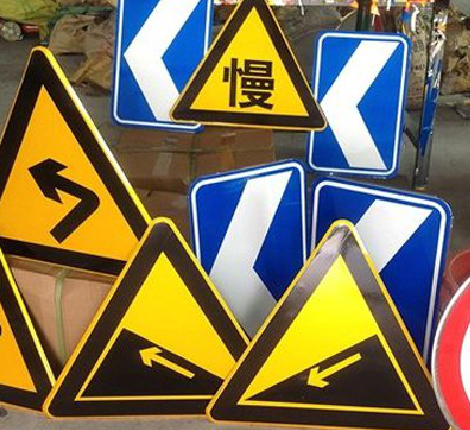  渑池标识标牌中颜色的确定是很重要的。